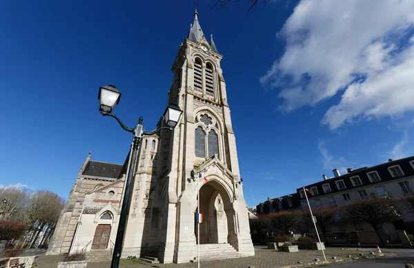 ランブーイレの聖ルビン教会 Saint Lubin Church Rambouillet 19世紀にランブーイレに建設されたネオゴシック様式の教会である — ストック写真