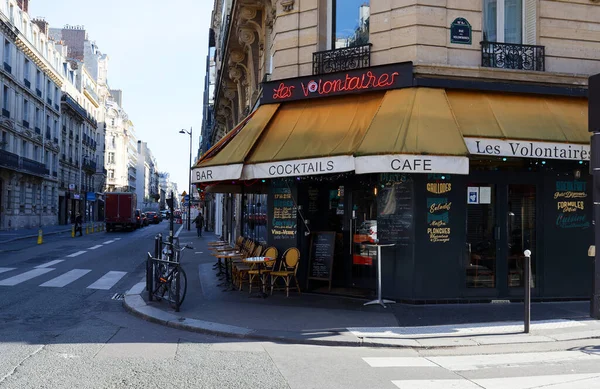 París Francia Febrero 2022 Tradicional Café Francés Les Volontaires Encuentra —  Fotos de Stock