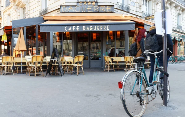 Παρίσι Γαλλία Απριλίου 2022 Παραδοσιακό Γαλλικό Καφέ Daguerre Βρίσκεται Στο — Φωτογραφία Αρχείου