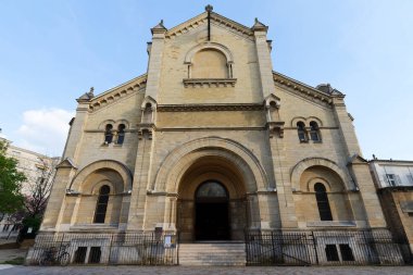 Katolik Notre Dame du Travail Kilisesi, Fransa 'nın başkenti Paris' teki Exposition Universelle 'den hemen sonra inşa edildi.