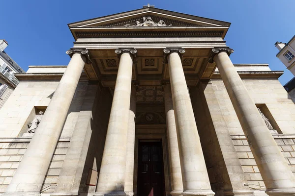 Saint Denis Kilisesi, Fransız Devrimi 'nden sonra monarşinin restorasyonu sırasında inşa edilen ilk kilise oldu. Paris mi? Fransa.