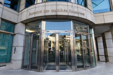 Paris, Fransa-17 Mayıs 2022: Finansal Piyasa Otorite-teşviki. Fransa 'daki borsa regülatörü. Brongniart Sarayı 'na yakın bir yerde Paris' in 2. Bölgesi 'ndeki tarihi borsaya ev sahipliği yaptı..