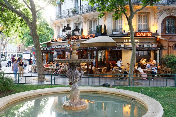 Parijs Frankrijk Juni 2022 Uitzicht Typisch Parijse Café Metro Het — Stockfoto