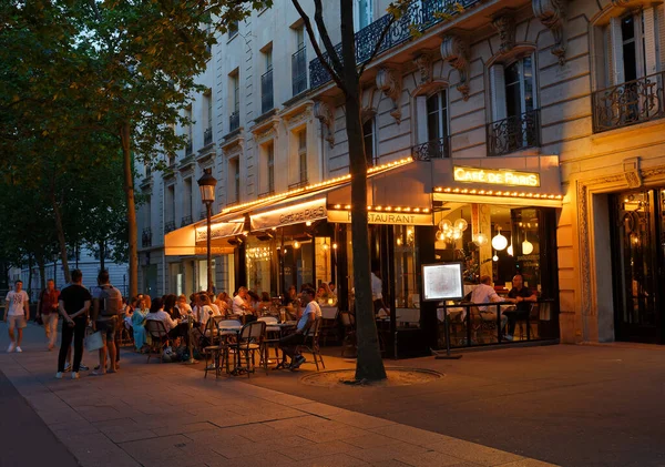 Paris França Junho 2022 Tradicional Café Francês Paris Localizado Avenida — Fotografia de Stock