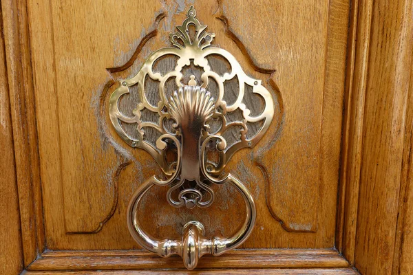 European Vintage Old Metal Wrought Iron Door Knocker Design Detail — Stock Photo, Image