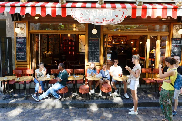 Parigi Francia Luglio 2022 Tradizionale Ristorante Francese Sabot Rouge Situato — Foto Stock