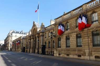 Elysee Sarayı, Fransa Cumhurbaşkanı 'nın Paris' teki resmi ikametgahıdır. Başlangıçta bir 18. yüzyıl konağı olan konak, şimdi ülkenin miras tacının bir mücevheridir.