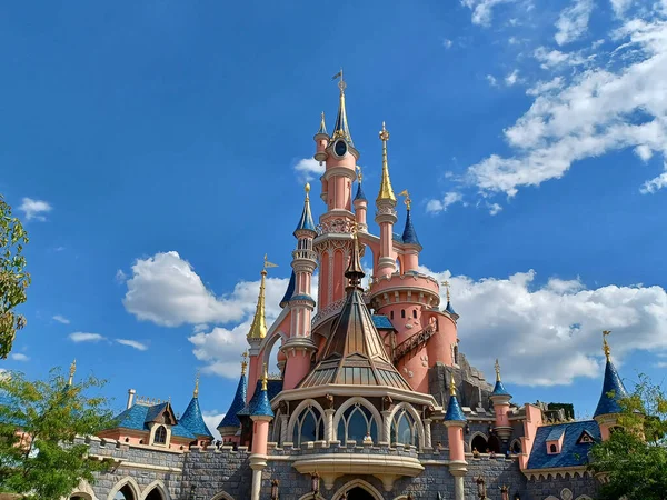 Fairytale Castle Park Cloudy Background — Zdjęcie stockowe