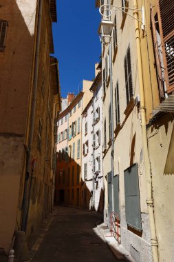 Eski dar sokak ve apartmanlar Toulon, Riviera, Cote d'Azur, Fransa