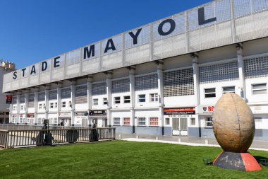 Toulon, Fransa - 22 Ağustos 2022 - Stade Mayol, Toulon 'un merkezinde bulunan çok amaçlı bir stadyumdur. RC Toulonnais, Almanya 'nın en üst düzey futbol ligi olan RC Toulonnais' de yer alan bir futbol kulübü..