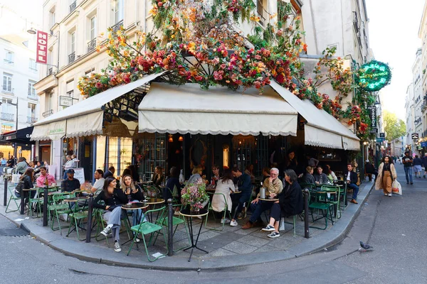 Παρίσι Γαλλία Σεπτεμβρίου 2022 Παραδοσιακό Γαλλικό Καφέ Maison Sauvage Διακοσμημένο — Φωτογραφία Αρχείου