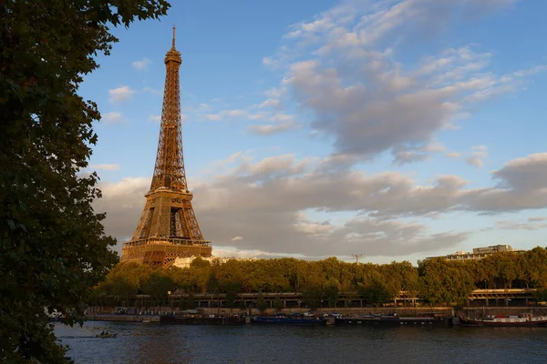 Eiffelturm Bei Sonnenuntergang Ist Der Beliebteste Reiseort Und Die Globale — Stockfoto