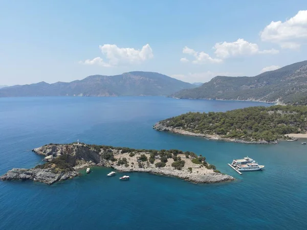 Kaplumbağa adasının yakınındaki drone görüntüsü 