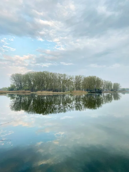 Dağların üstünden bak.