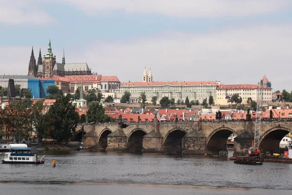 Prag 'daki Charles Briç ve Köprüleri