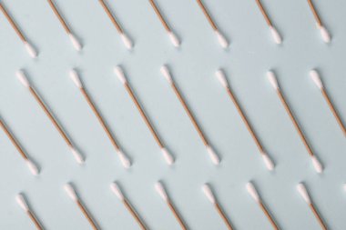 Pamuk ve bastondan düz pamuk tomurcukları, sıfır atık hijyen ürünleri çevre dostu kavramı