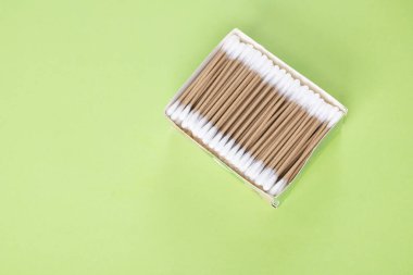 Pamuk ve bastondan düz pamuk tomurcukları, sıfır atık hijyen ürünleri çevre dostu kavramı