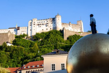 Salzburg, Avusturya - 11.7.2021: Kentteki tarihi eserler