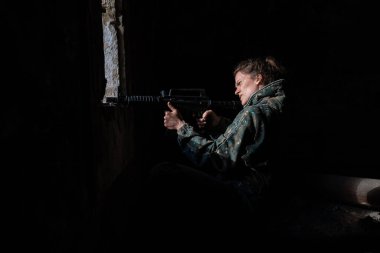 Kalede paintball oynarken asker eğitimi
