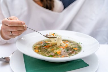 Delikli kaşıklı düğün çorbası, yeni evlilere önlük, bayram gelenekleri.