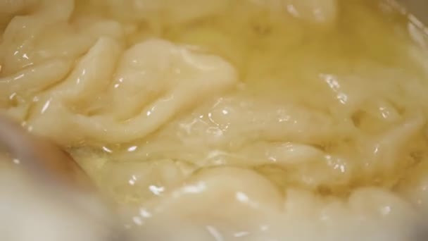 Cosméticos naturales hechos a mano. preparación de jabón — Vídeos de Stock