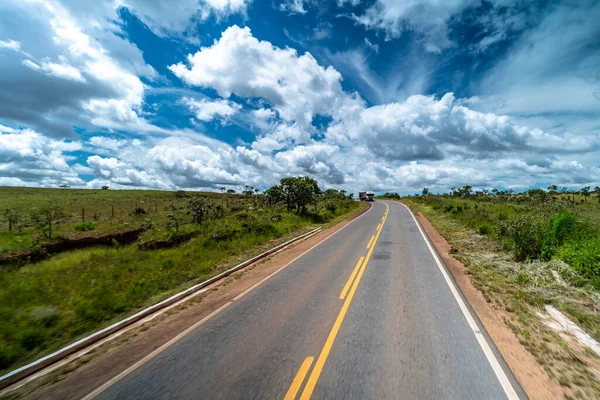 Otwarta Droga Asfaltowa Przyrodzie Brazylijskiej Ameryce Południowej — Zdjęcie stockowe