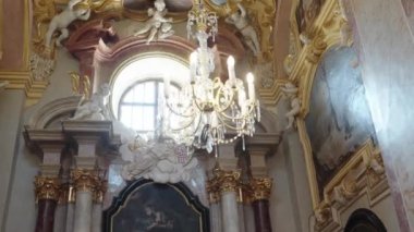 Çek Cumhuriyeti 'nin Olomouc yakınlarındaki Kutsal Tepeler - 1 Haziran. 2022: Tepedeki katolik katedral.