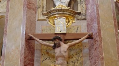 Çek Cumhuriyeti 'nin Olomouc yakınlarındaki Kutsal Tepeler - 1 Haziran. 2022: Tepedeki katolik katedral.