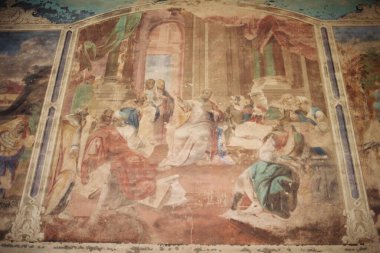 Terk edilmiş bir kilisede soyulmuş bir fresk.