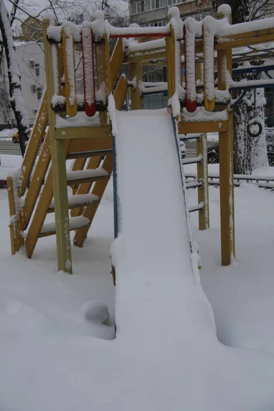 Snow Snow Covered Slide Children City Yard — Stock Photo, Image