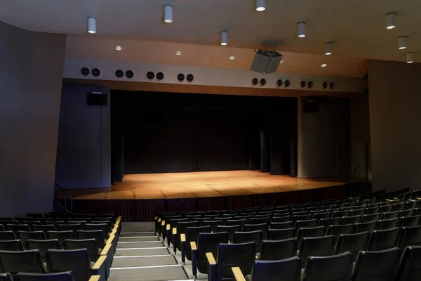 Empty Stage Auditorium Lit Stage Black Curtain — Stock Photo, Image