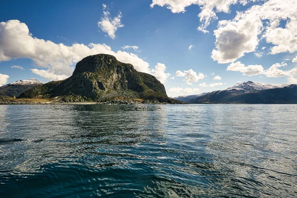 ノルウェーでの釣りだセルジェ 釣りの休暇の楽園 ボートで息をのむような景色をお楽しみください フィヨルド — ストック写真