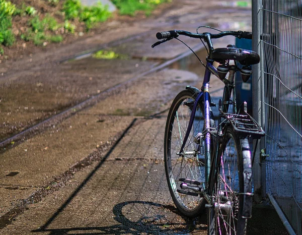 Vélo Garé Une Clôture Construction Berlin Dans Capitale Les Vélos — Photo