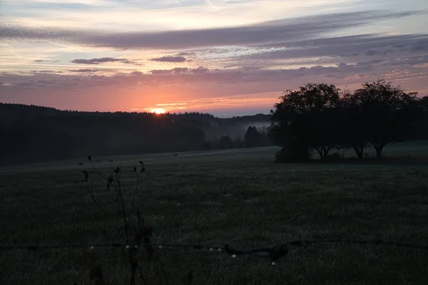 Rising Sun Foggy Meadow Morning Saarland Sky Seems Burn — Stock Photo, Image