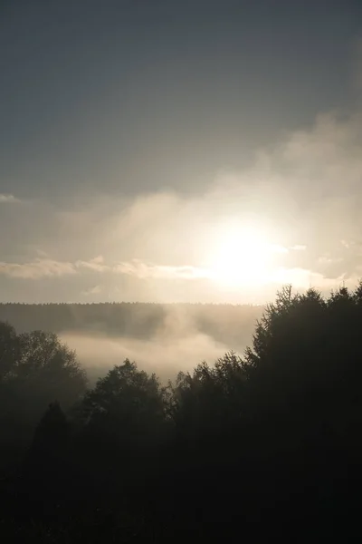 Nascer Sol Com Nevoeiro Nas Primeiras Horas Manhã Atmosfera Mística — Fotografia de Stock