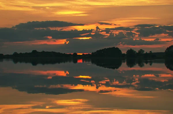 Reflection Sky Water Gold Yellow Pink Colors Sky Reflected Lake — Stock Photo, Image