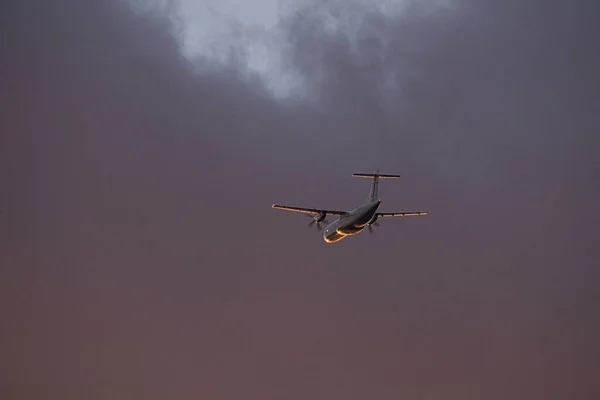 Avião Céu Azul Para Destino Férias Uma Máquina Passageiros Que — Fotografia de Stock