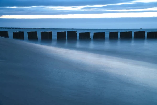 Sunset Beach Baltic Sea Groynes Reach Sea Blue Hour Clouds — Fotografia de Stock
