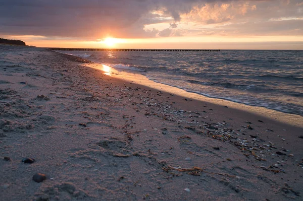 日落时分 波罗的海 豆色浓郁 在海滩度假 在黑暗中浪漫的心情 景观照片 — 图库照片