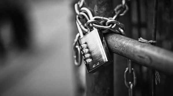 Padlock Black White Chain Locked Locked Mysterious Safe Detail Photo — ストック写真