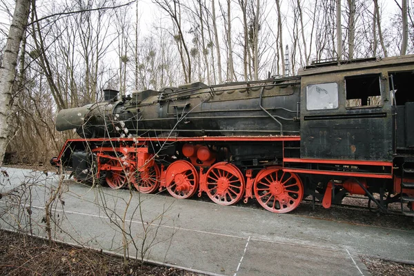 Stoomlocomotief Geparkeerd Bij Een Eindstation Historische Spoorweg Uit 1940 Zwart — Stockfoto