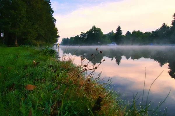 Amanecer Amanecer Con Niebla Río Ambiente Luz Cálida Paisaje Naturaleza — Foto de Stock