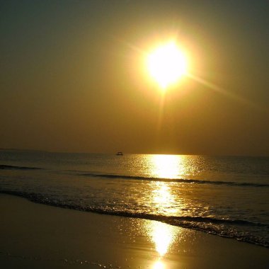 Günbatımı gecenin açılış müziği.