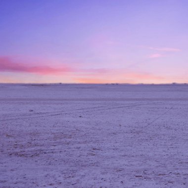 Sambhar Tuz Gölü, Hindistan 'ın en büyük tuz gölü, Jaipur şehrinin 80 km güneybatısında ve Ajmer, Rajasthan' ın 64 km kuzeydoğusunda yer almaktadır. Sambhar Gölü 'nün tarihi şehrini kapsar.