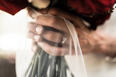  Düğün günü, beyazlı gelin elinde güzel bir buket çiçek, aşk, evlilik