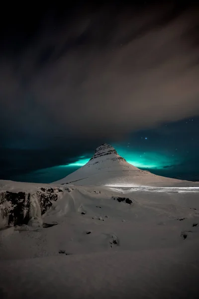 Kirkjufell Church Mountain Aurora Boreal Sobre Paisagem Incrível Islândia Absolutamente — Fotografia de Stock