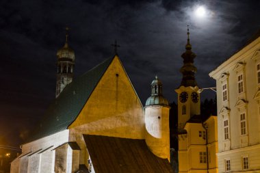 Slovakya 'daki Banska Stiavnica üzerinde ay