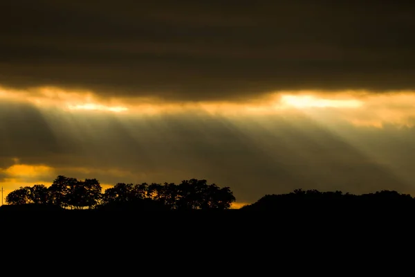 Niesamowity Wschód Słońca Nad Lasem Południowej Słowacji Piękne Ciepłe Promienie — Zdjęcie stockowe
