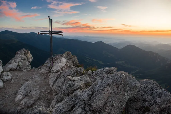 Крест Вершине Гор Закате Эпических Пейзажах Словакия Big Rozsutec — стоковое фото