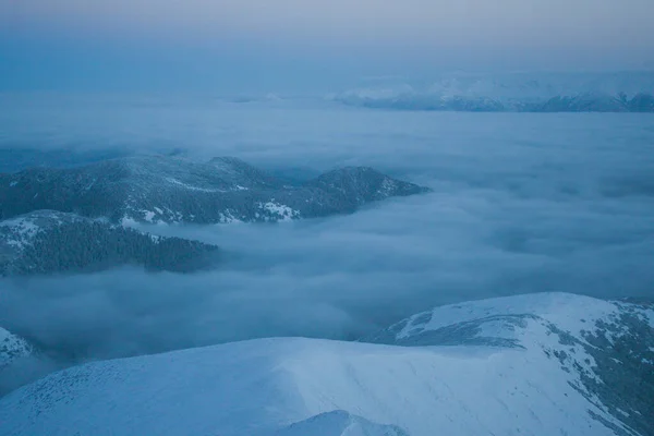 Крижані Гори Туманом Долині Схід Сонця Задньому Плані Нижня Татра — стокове фото